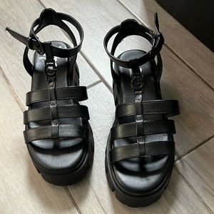 GBG platform sandals